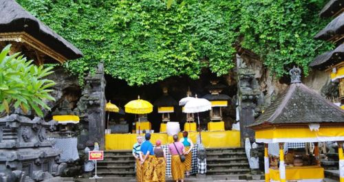 the bat-cave-temple-bali